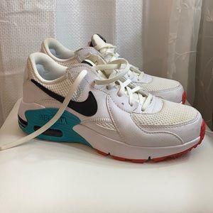 Women’s Nike air max size 6